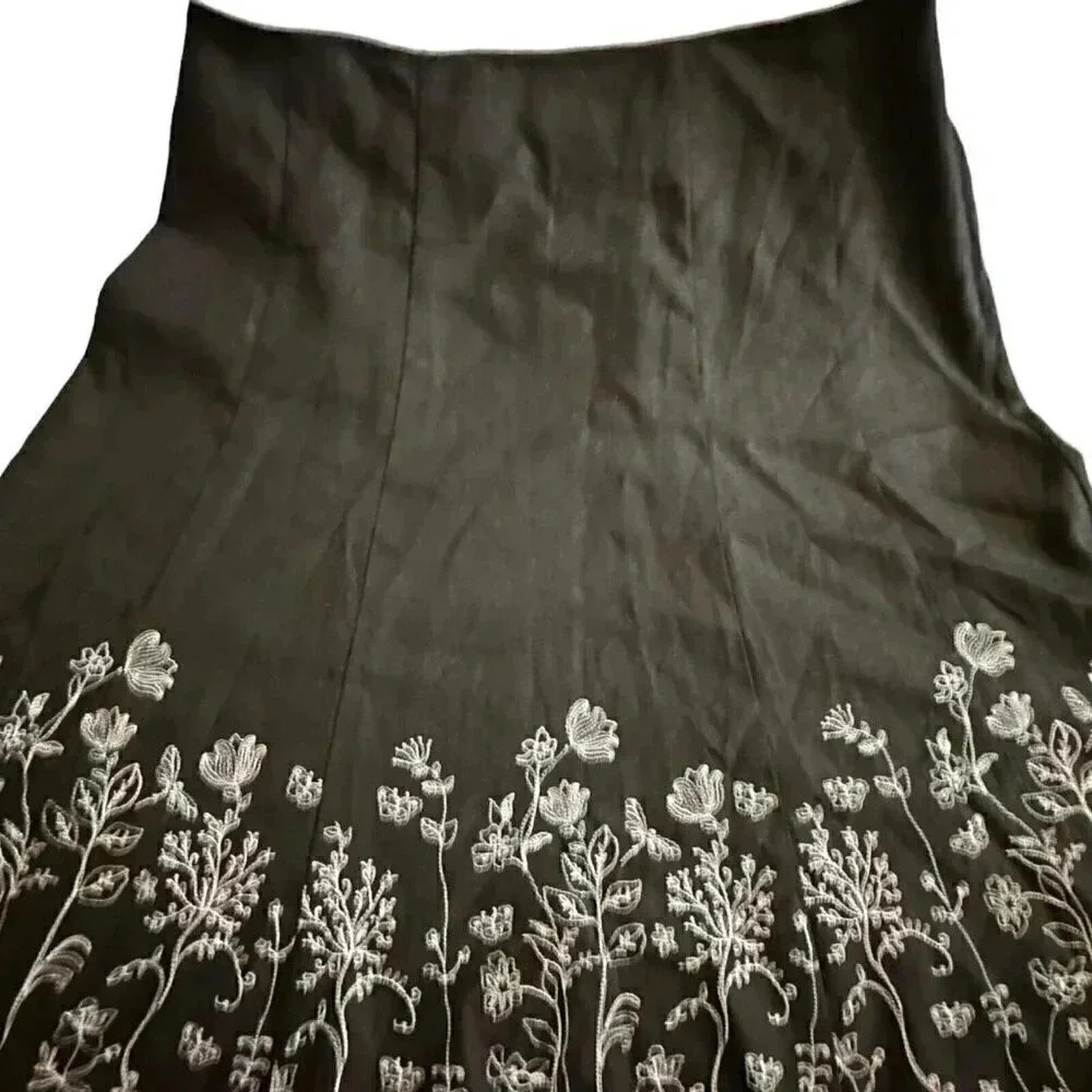 Christopher and banks skirt size medium linen blend black white floral embroidry - Picture 3 of 13
